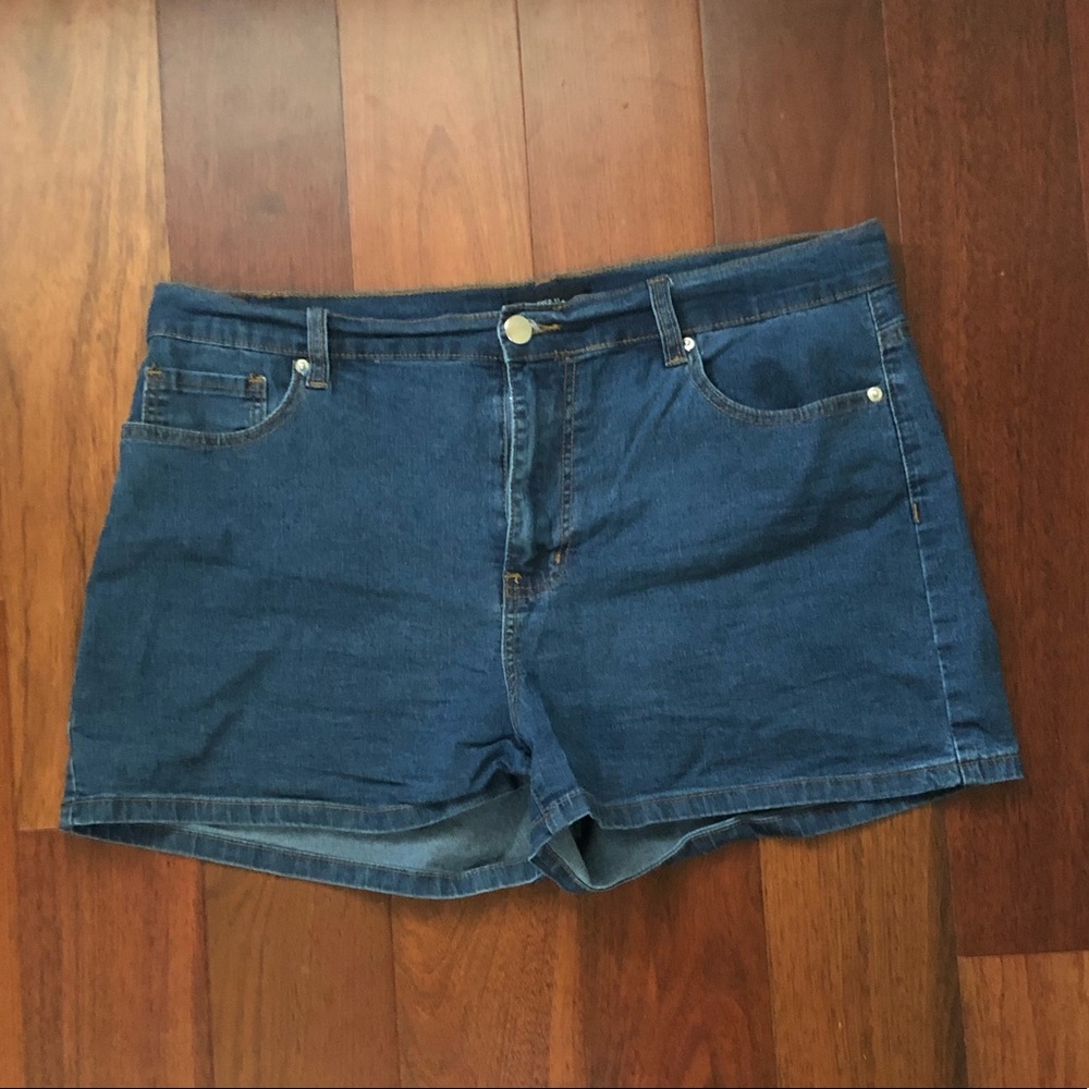 Stretch denim shorts